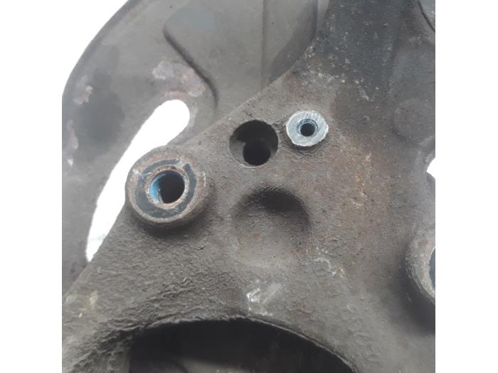 Front wheel hub Mercedes C 1.8 C180K 16V A2093320101