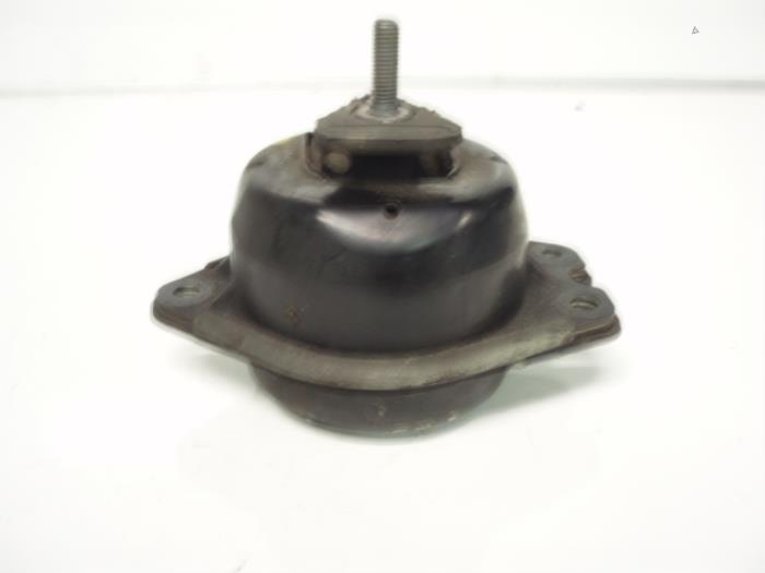 Used Engine mount Renault Laguna II Grandtour (KG) 2.0 16V Price € 15,75 Margin scheme offered by Reclycar De Boer BV