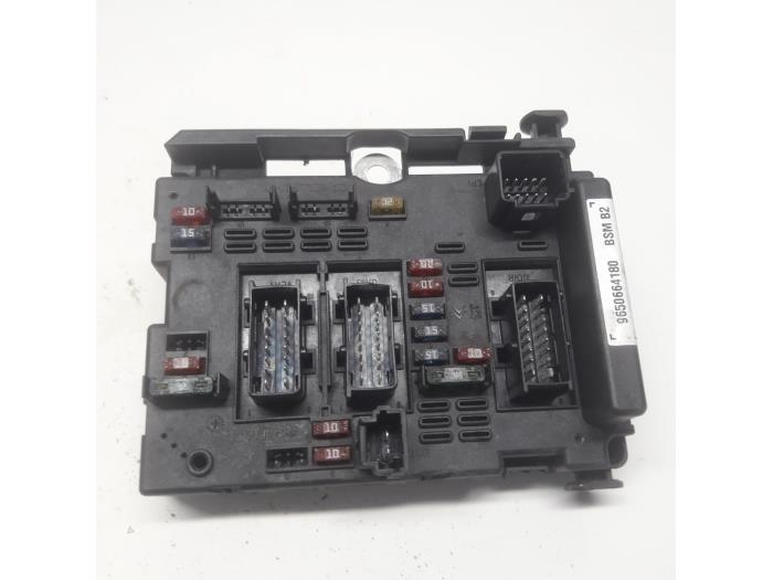 Fuse box from a Peugeot 307 SW (3H) 2.0 HDi 110 FAP 2003
