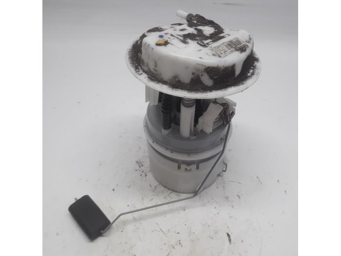 Usagé Pompe à carburant Peugeot 206+ (2L/M) 1.4 XS Prix € 26,25 Règlement à la marge proposé par Reclycar De Boer BV