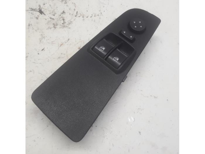 Usados Interruptor de ventanilla eléctrica Fiat Bravo (198A) 1.6 JTD Multijet 105 Precio € 36,75 Norma de margen ofrecido por Reclycar De Boer BV