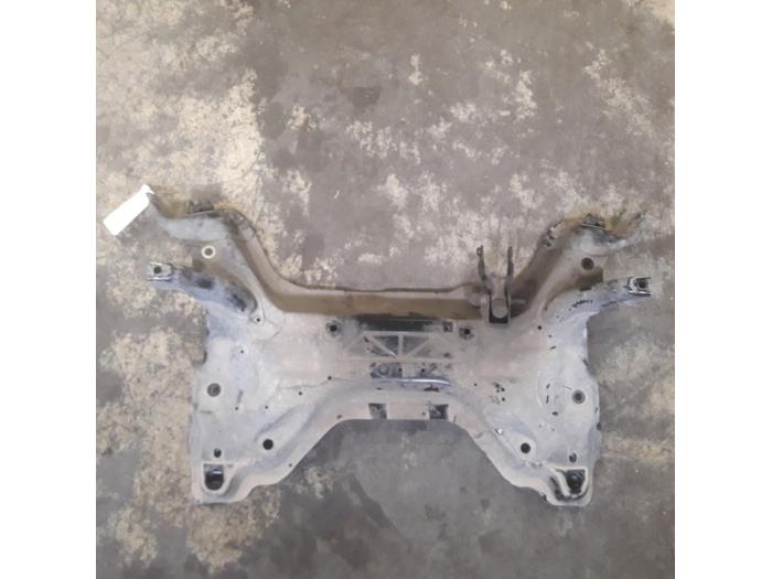 Usados Subchasis Peugeot RCZ (4J) 1.6 16V THP Precio € 52,50 Norma de margen ofrecido por Reclycar De Boer BV