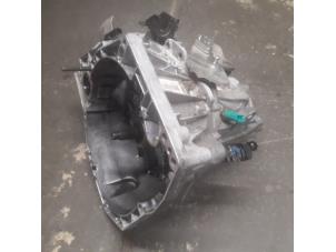 Used Gearbox Dacia Duster (SR) 1.3 TCE 130 16V Price € 525,00 Margin scheme offered by Reclycar De Boer BV
