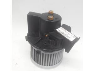 Usados Motor de ventilador de calefactor Ford Ka II 1.2 Precio € 36,75 Norma de margen ofrecido por Reclycar De Boer BV