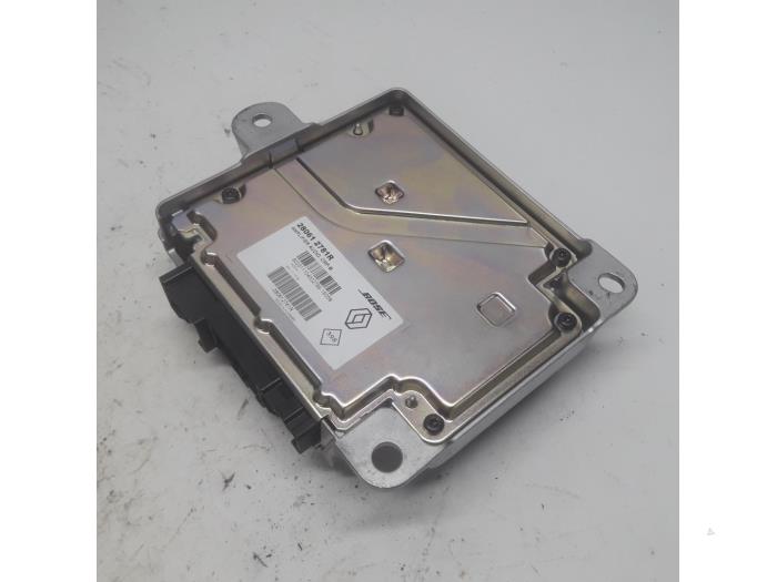 Radio amplifier from a Renault Clio V (RJAB) 1.0 TCe 100 12V 2019