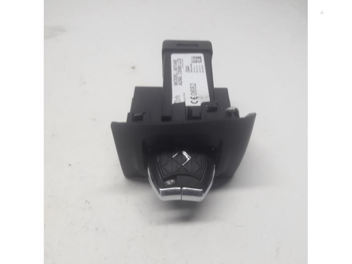 Używane Stacyjka + Kluczyk Citroen DS5 (KD/KF) 2.0 BlueHDi 180 16V Cena € 78,75 Procedura marży oferowane przez Reclycar De Boer BV