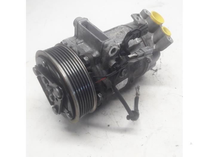 Renault Clio Air conditioning pumps stock