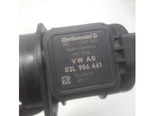 Luftmengenmesser van een Volkswagen Caddy III (2KA,2KH,2CA,2CH) 1.6 TDI 16V 2013