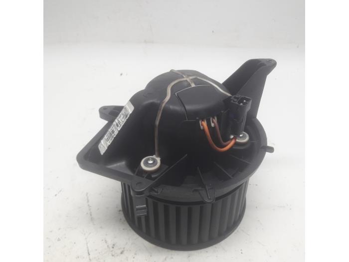 Heating and ventilation fan motor from a MINI Clubman (R55) 1.6 16V Cooper 2009