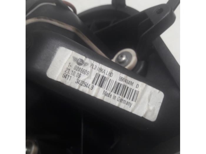 Heating and ventilation fan motor from a MINI Clubman (R55) 1.6 16V Cooper 2009