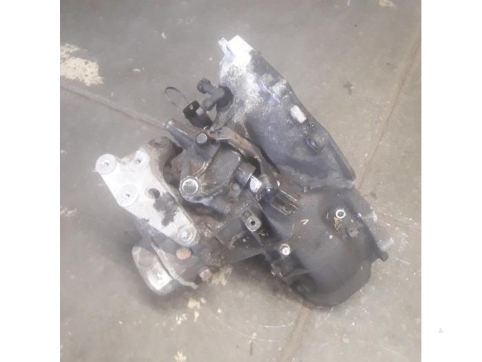 Gearbox from a Opel Astra H (L48) 1.7 CDTi 16V 2005