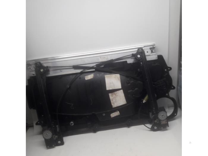 Window mechanism 2-door, front right from a MINI Clubman (R55) 1.6 16V Cooper 2009