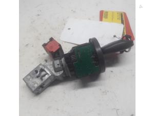 Used Ignition lock + key Renault Clio III (BR/CR) 1.5 dCi 70 Price € 36,75 Margin scheme offered by Reclycar De Boer BV
