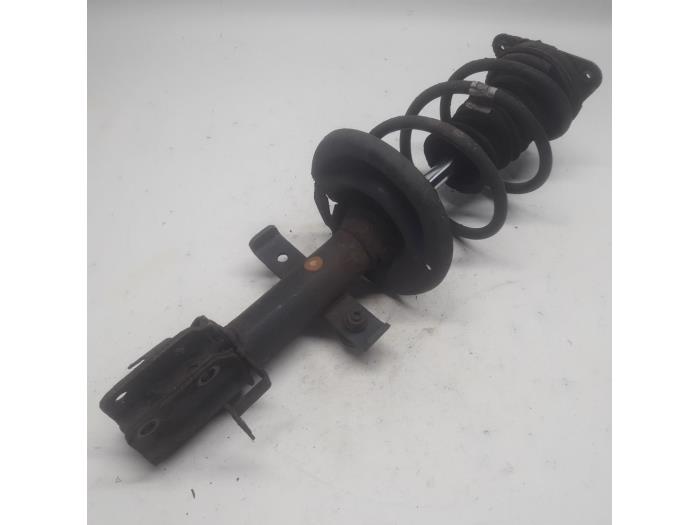 Fronts shock absorber, left from a Renault Clio IV Estate/Grandtour (7R) 1.5 Energy dCi 90 FAP 2014