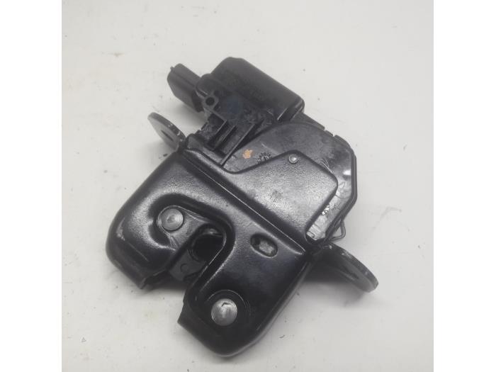 Tailgate lock mechanism from a Renault Scénic III (JZ) 1.4 16V TCe 130 2012