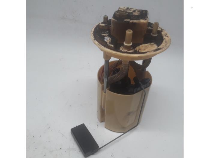 Usagé Pompe à carburant Renault Twingo (C06) 1.2 Prix € 26,25 Règlement à la marge proposé par Reclycar De Boer BV