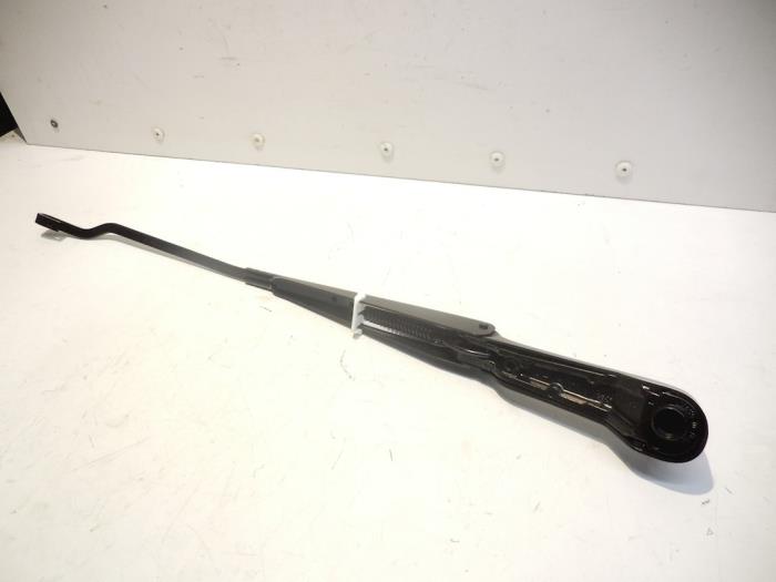 Front wiper arm from a Renault Clio 2011