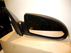 New Wing mirror, right Hyundai Accent Price € 47,25 Inclusive VAT offered by Reclycar De Boer BV