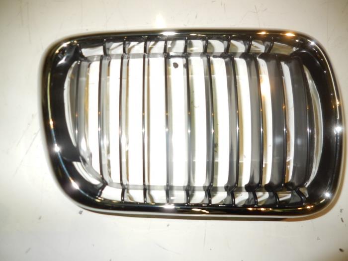 Nya Grill BMW 3-Serie Pris € 15,75 Inklusive moms erbjuds av Reclycar De Boer BV