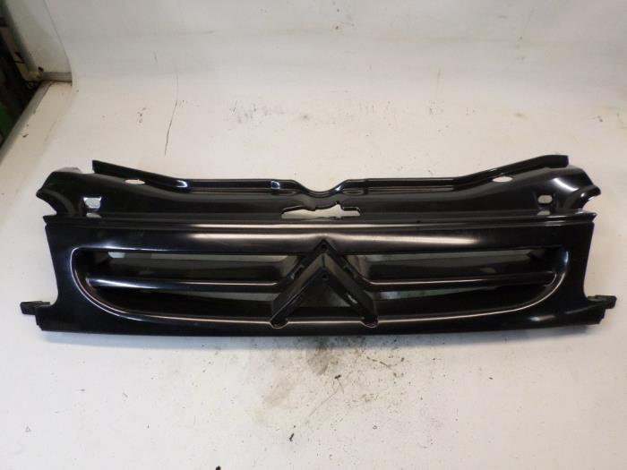 Nowe Grill Citroen Berlingo Cena € 13,65 Z VAT oferowane przez Reclycar De Boer BV