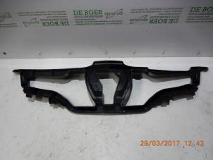 New Grille Renault Clio Price € 15,75 Inclusive VAT offered by Reclycar De Boer BV