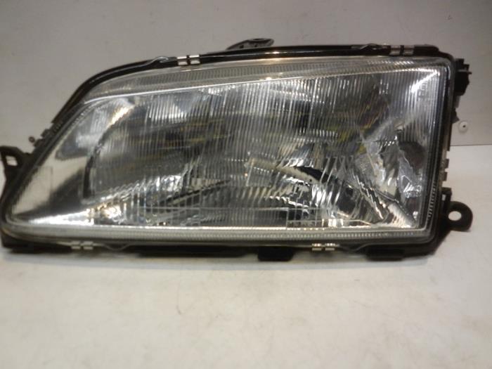 Nowe Reflektor lewy Peugeot 306 Cena € 82,56 Z VAT oferowane przez Reclycar De Boer BV