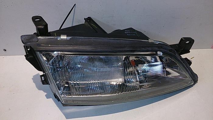 Nowe Reflektor prawy Opel Vectra Cena € 36,76 Z VAT oferowane przez Reclycar De Boer BV