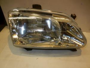 New Headlight, right Renault Megane Scenic Price € 26,24 Inclusive VAT offered by Reclycar De Boer BV