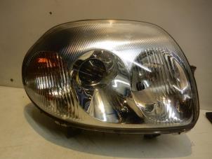New Headlight, right Renault Clio Price € 99,75 Inclusive VAT offered by Reclycar De Boer BV