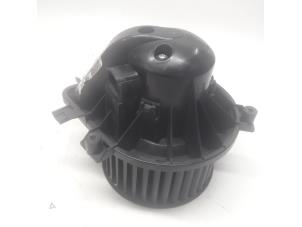 Begagnade Fläktmotor för uppvärmning och ventilation BMW Mini One/Cooper (R50) 1.6 16V One Pris € 42,00 Marginaltabell erbjuds av Reclycar De Boer BV