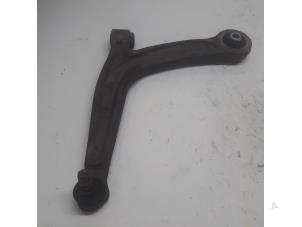 Gebrauchte Querlenker unten links vorne Fiat 500 (312) 1.2 Preis € 26,25 Margenregelung angeboten von Reclycar De Boer BV
