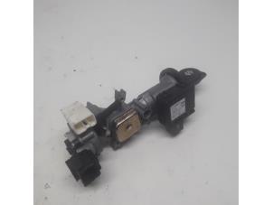 Used Ignition lock + key Suzuki Swift (ZA/ZC/ZD1/2/3/9) 1.3 VVT 16V Price € 31,50 Margin scheme offered by Reclycar De Boer BV