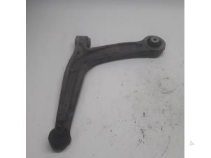 Gebrauchte Querlenker unten links vorne Fiat 500 (312) 1.2 Preis € 26,25 Margenregelung angeboten von Reclycar De Boer BV