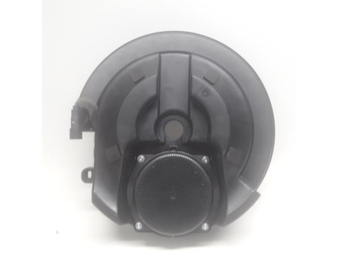 Subwoofer from a Ford Focus 4 Wagon 1.5 EcoBlue 120 2019