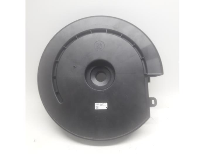 Subwoofer from a Ford Focus 4 Wagon 1.5 EcoBlue 120 2019