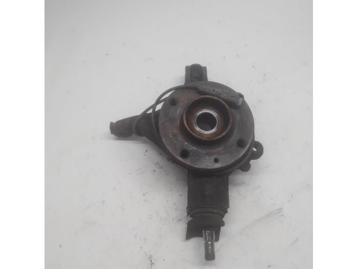 Front wheel hub from a Peugeot 308 (4A/C) 1.6 HDi 16V FAP 2012