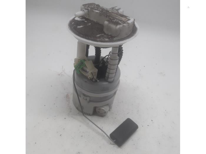 Electric fuel pump from a Renault Twingo II (CN) 1.2 16V 2010