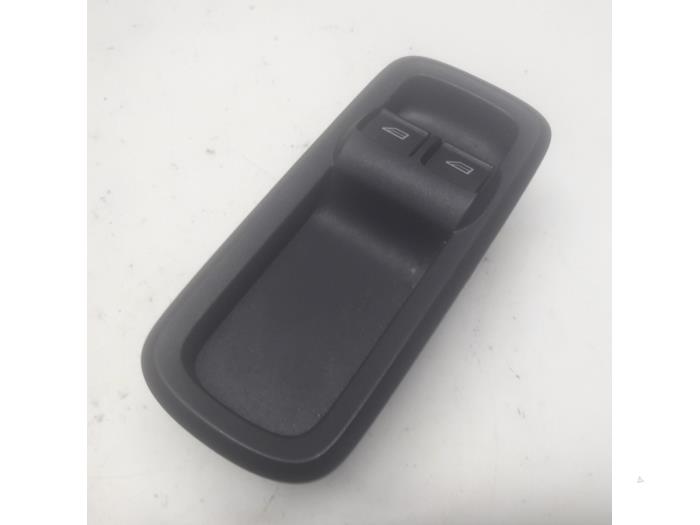 Usados Interruptor de ventanilla eléctrica Ford Fiesta 6 (JA8) 1.25 16V Precio € 31,50 Norma de margen ofrecido por Reclycar De Boer BV