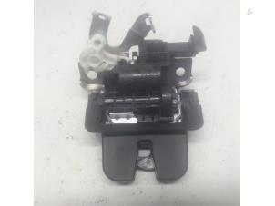 Used Tailgate lock mechanism Seat Ateca (5FPX) 1.6 TDI 16V Price € 36,75 Margin scheme offered by Reclycar De Boer BV