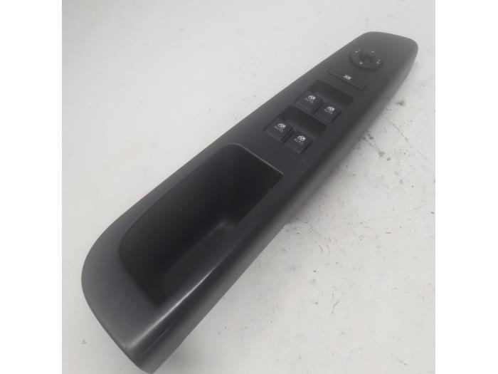 Usados Interruptor de ventanilla eléctrica Kia Cee'd (EDB5) 1.6 CVVT 16V Precio € 42,00 Norma de margen ofrecido por Reclycar De Boer BV