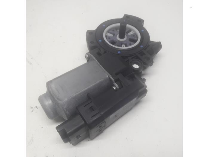 Usados Motor de ventanilla de puerta Kia Cee'd (EDB5) 1.6 CVVT 16V Precio € 36,75 Norma de margen ofrecido por Reclycar De Boer BV