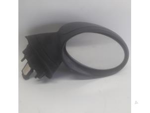 Used Wing mirror, right BMW Mini One/Cooper (R50) 1.6 16V One Price € 36,75 Margin scheme offered by Reclycar De Boer BV
