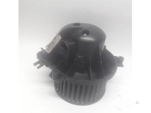 Begagnade Fläktmotor för uppvärmning och ventilation BMW Mini One/Cooper (R50) 1.6 16V One Pris € 36,75 Marginaltabell erbjuds av Reclycar De Boer BV