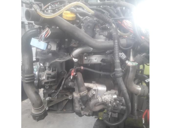 Motor van een Renault Laguna III Estate (KT) 2.0 dCi 16V 150 2013