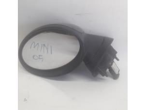 Begagnade Skärmspegel, vänster BMW Mini One/Cooper (R50) 1.6 16V One Pris € 36,75 Marginaltabell erbjuds av Reclycar De Boer BV