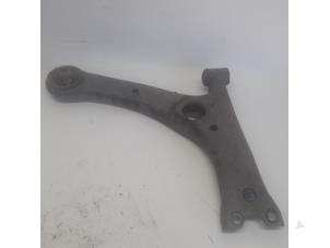 Used Front lower wishbone, right Toyota Prius (NHW20) 1.5 16V Price € 26,25 Margin scheme offered by Reclycar De Boer BV