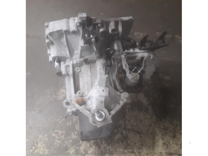 Gearbox from a Renault Clio IV (5R) 1.2 16V 2013