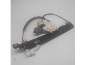 Begagnade Fönstermekanism för bakre dörr, 4-dörrars, höger Ford Mondeo IV Wagon 2.0 TDCi 140 16V Pris € 26,25 Marginaltabell erbjuds av Reclycar De Boer BV