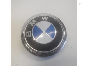 Używane Uchwyt tylnej klapy BMW 1 serie (E87/87N) 116i 1.6 16V Cena € 26,25 Procedura marży oferowane przez Reclycar De Boer BV