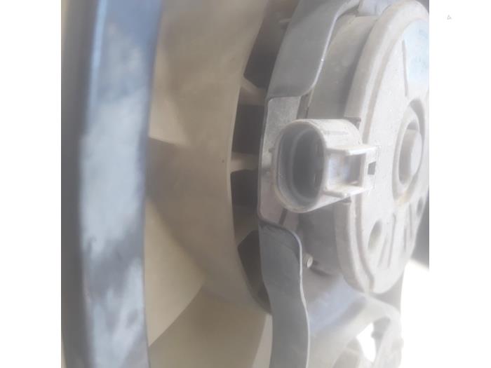 Fan motor from a Mazda 2 (DE) 1.4 CDVi 16V 2010